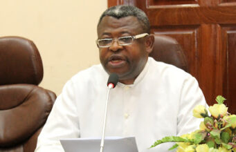 RDC : La CENCO proteste et condamne la confiscation du passeport de Mgr Donatien Nshole, son secrétaire général