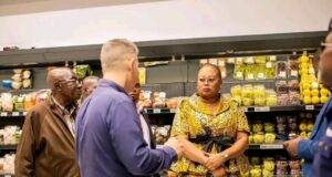 Prix abusifs à Kinshasa : la ministre Yvette Tembo s’attaque aux dérives des supermarchés