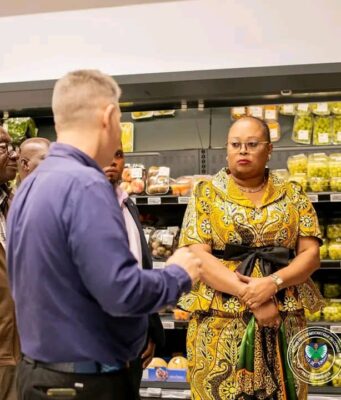 Prix abusifs à Kinshasa : la ministre Yvette Tembo s’attaque aux dérives des supermarchés